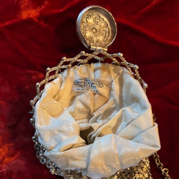 Whiting & Davis Silver Mesh Purse Beggars Purse--Expandable Gate Neck W/ Chain - Picture 3 of 6